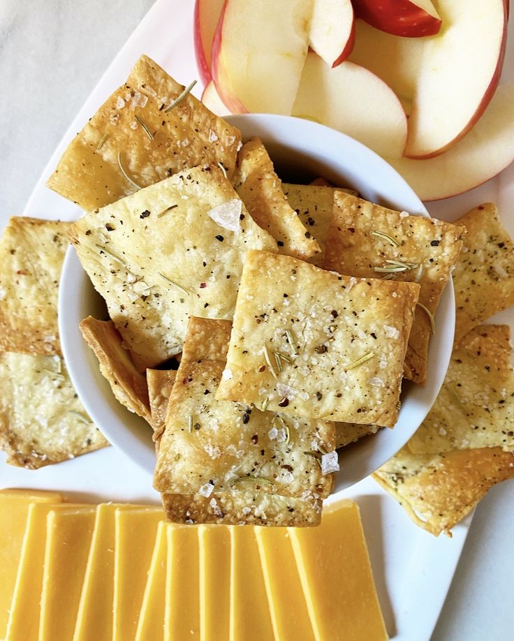 Saltine crackers on a plate with a list of health benefits